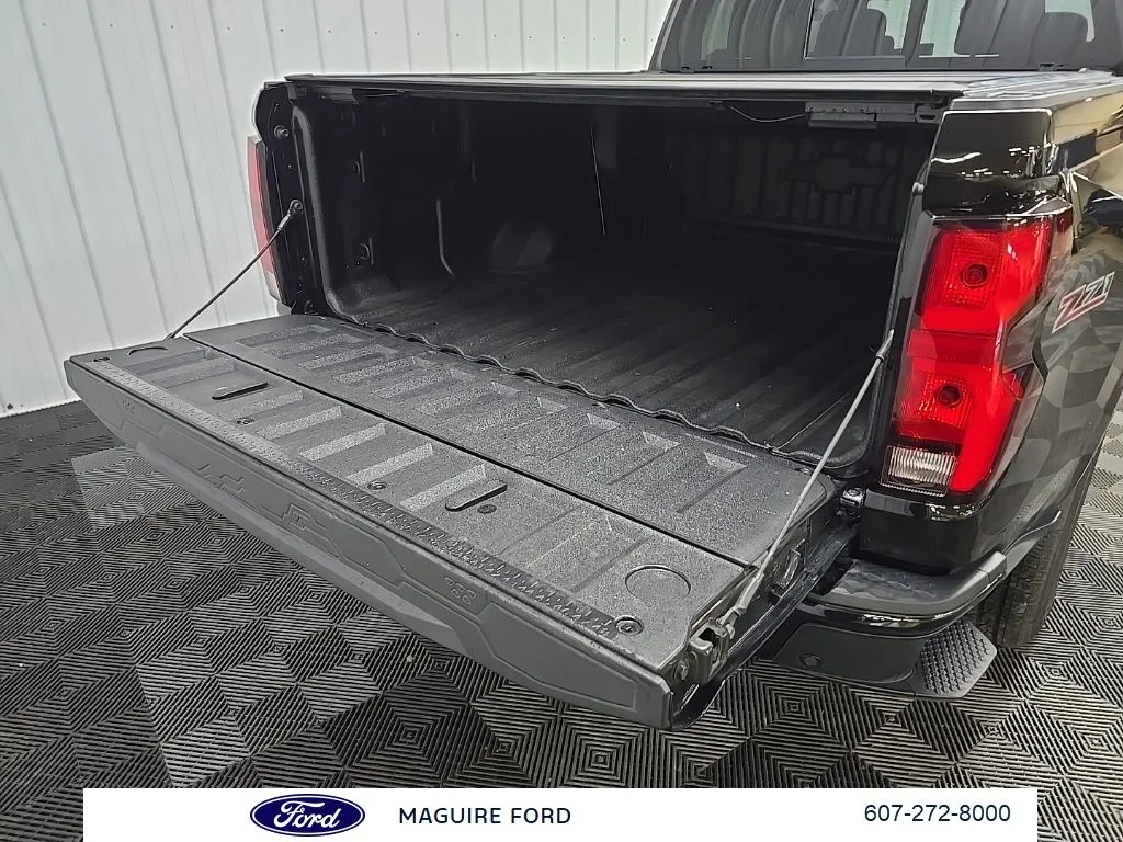 Used 2023 Black Chevrolet Z71 image 14