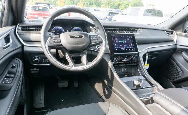 New 2026 Diamond Black Crystal Pearlcoat Jeep Laredo X image 12