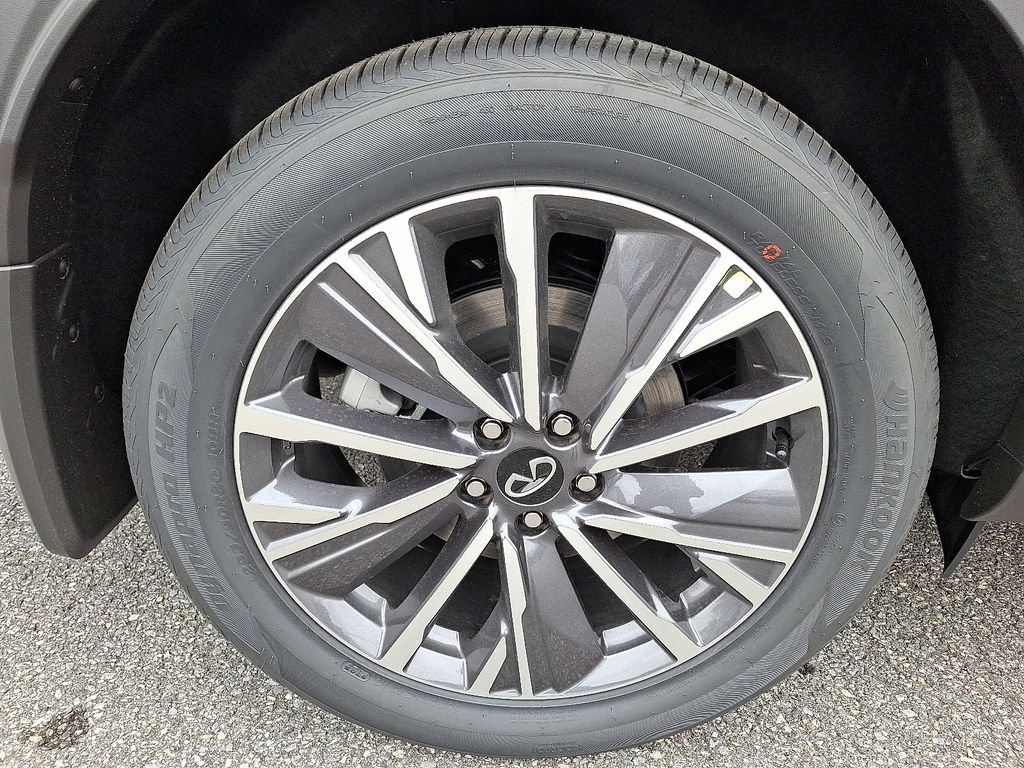 New 2026 GRAPHITE SHADOW INFINITI Luxe AWD image 5