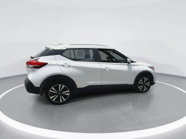 Used 2018 White Nissan SV image 12