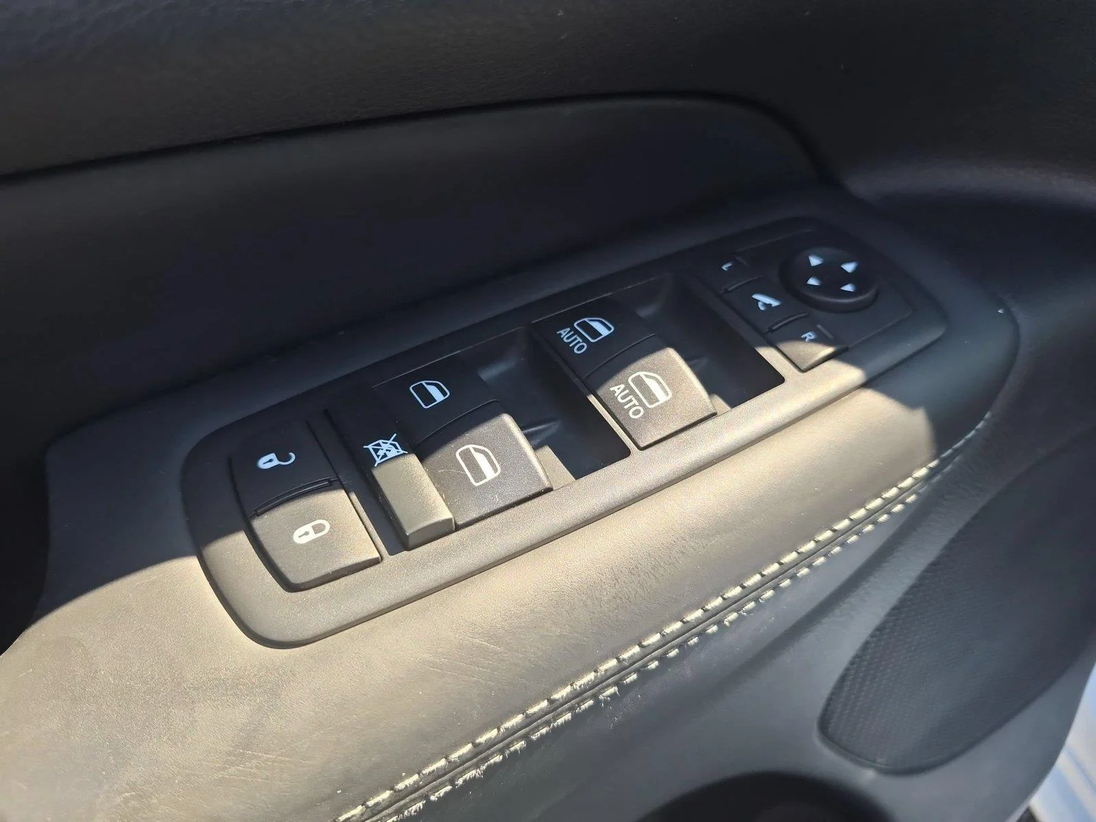 Used 2020 Bright White Clearcoat Jeep Overland image 15