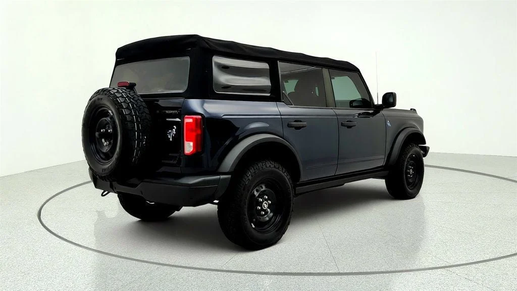 Used 2021 Antimatter Blue Metallic Ford Black Diamond 4 Door 4x4 image 5