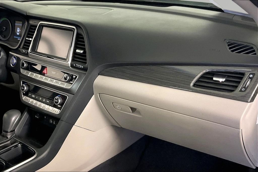 Used 2019 Silver Hyundai Limited image 24