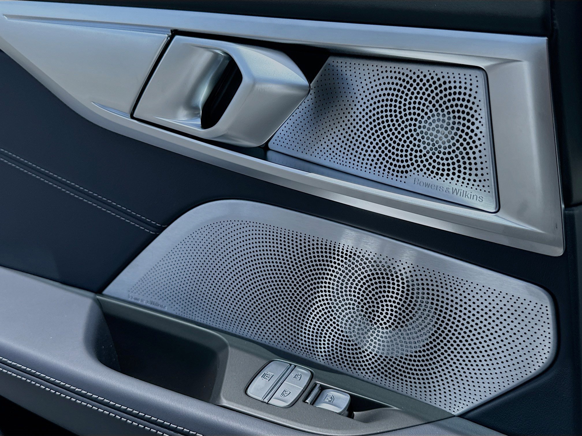 2026 BMW 8 Series M850i - Photo 18