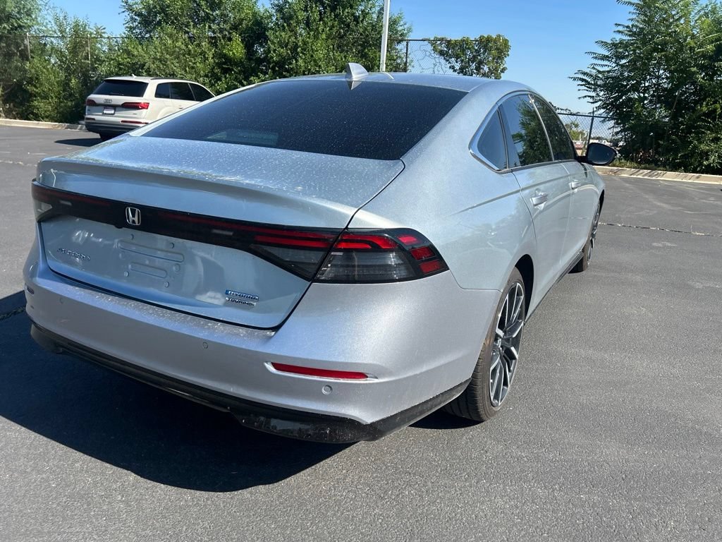 Used 2024 Solar Silver Metallic Honda Touring image 5