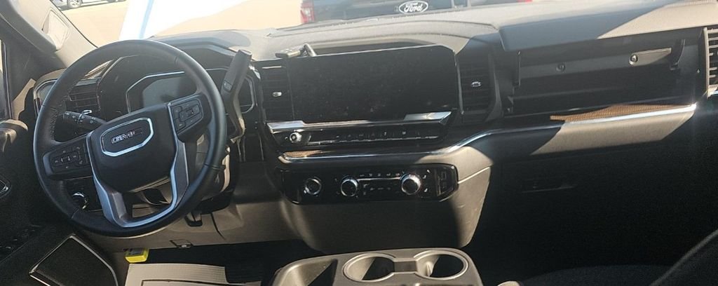 Used 2024 White GMC Elevation image 7
