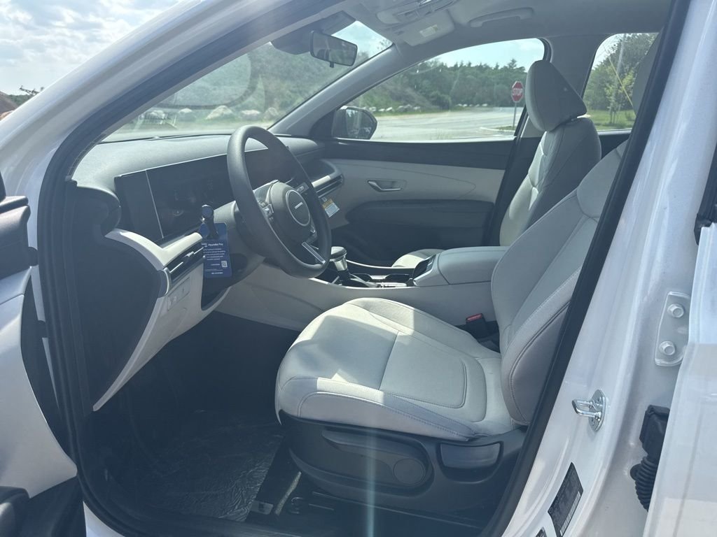 New 2026 White Hyundai SE image 11