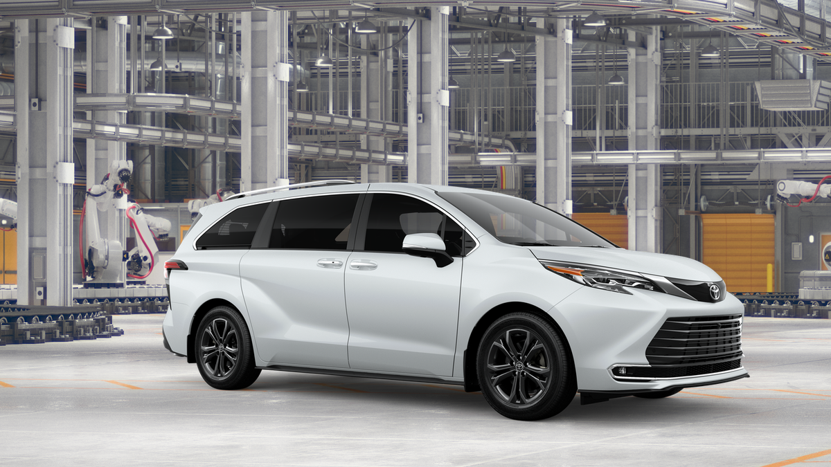 New 2026 Wind Chill Pearl Toyota Platinum image 14