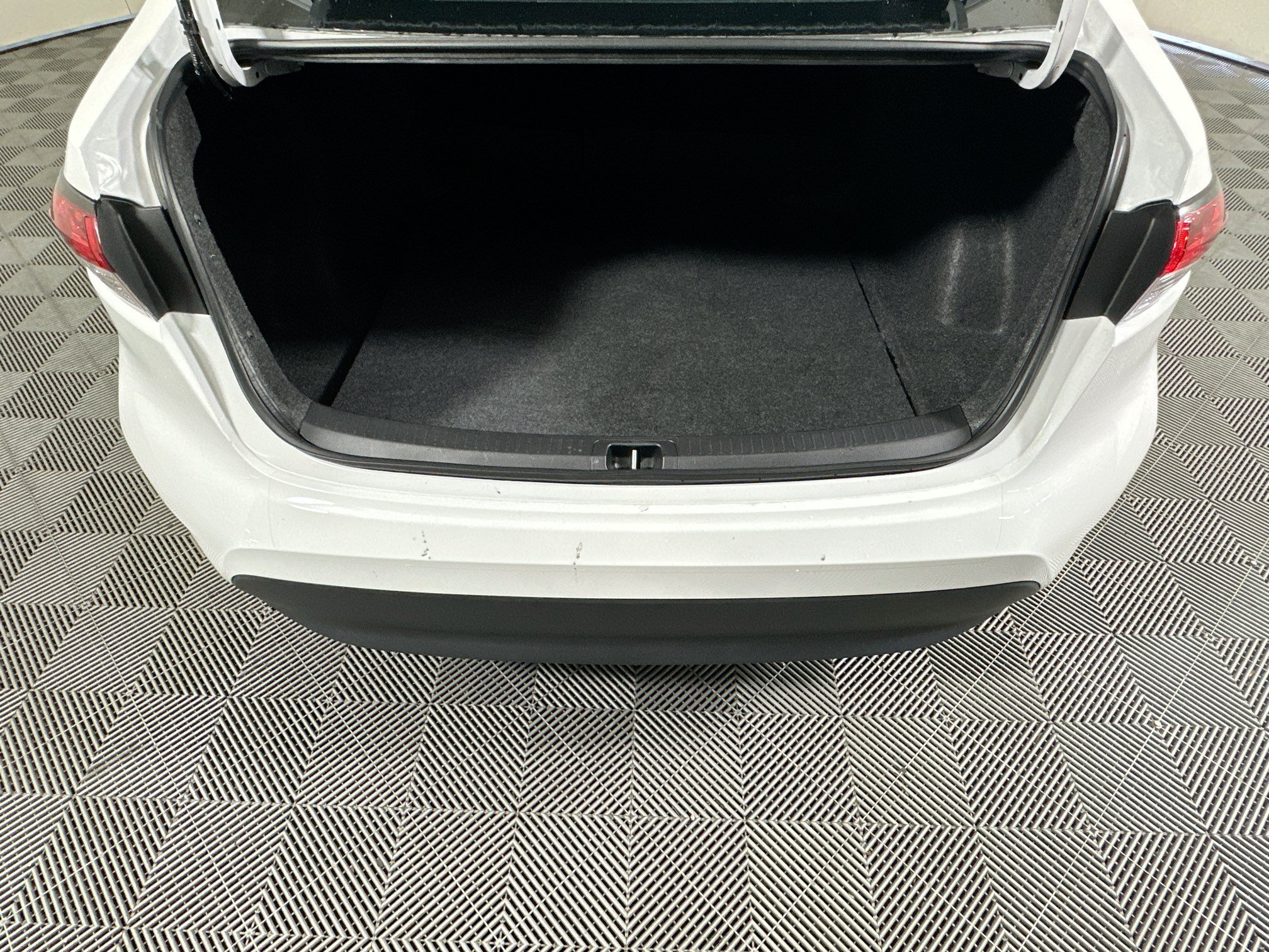 Certified Used 2025 Ice Toyota LE image 30
