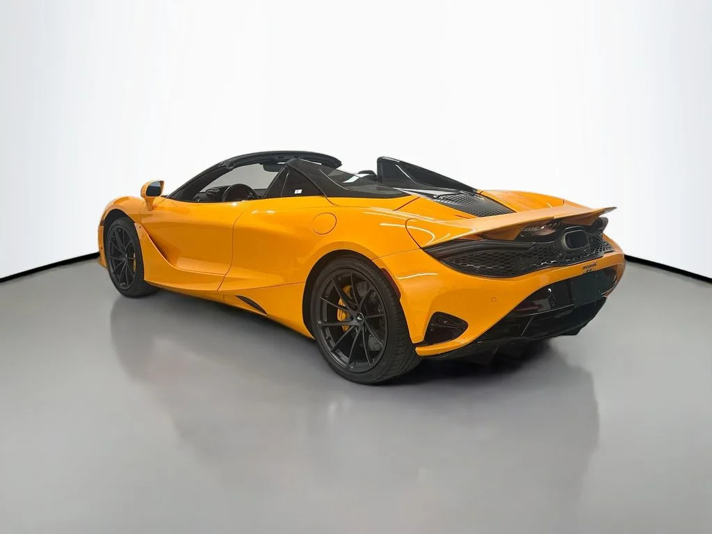 Used 2025  McLaren  image 3