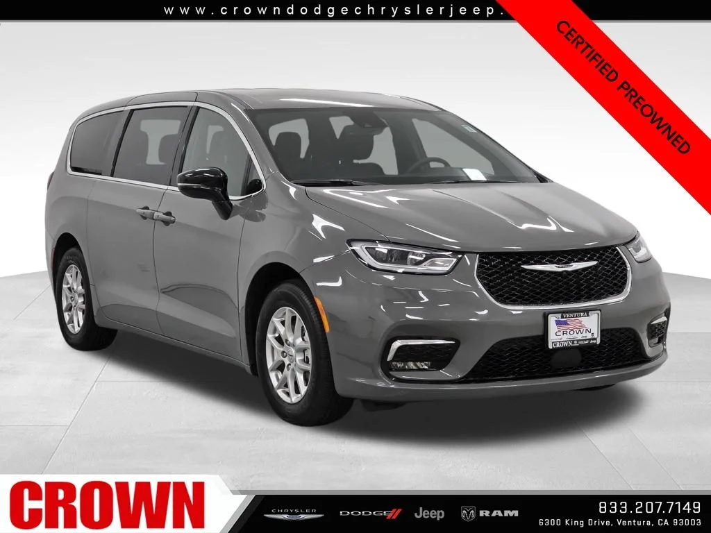 2025 Chrysler Pacifica Select's photo