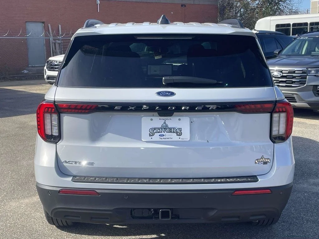 New 2026 Space White Metallic Ford Active image 4