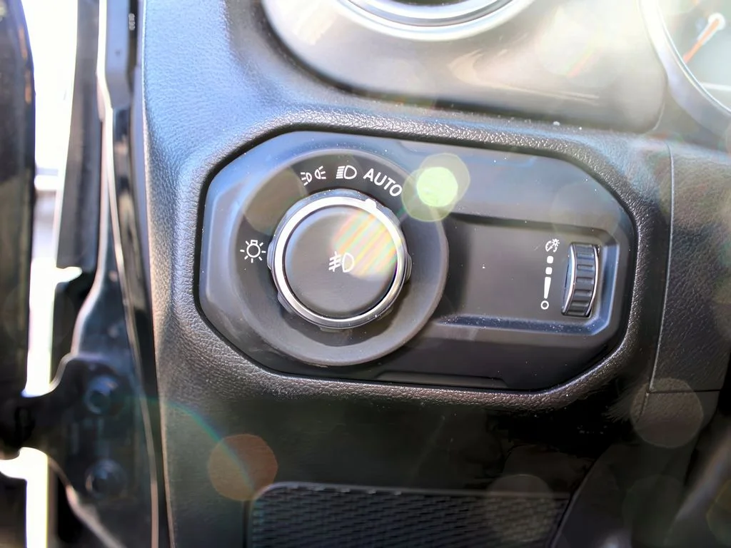 2023 Jeep Wrangler 4-Door Sahara - Photo 13