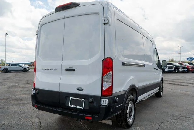 Used 2024  Ford Base image 6