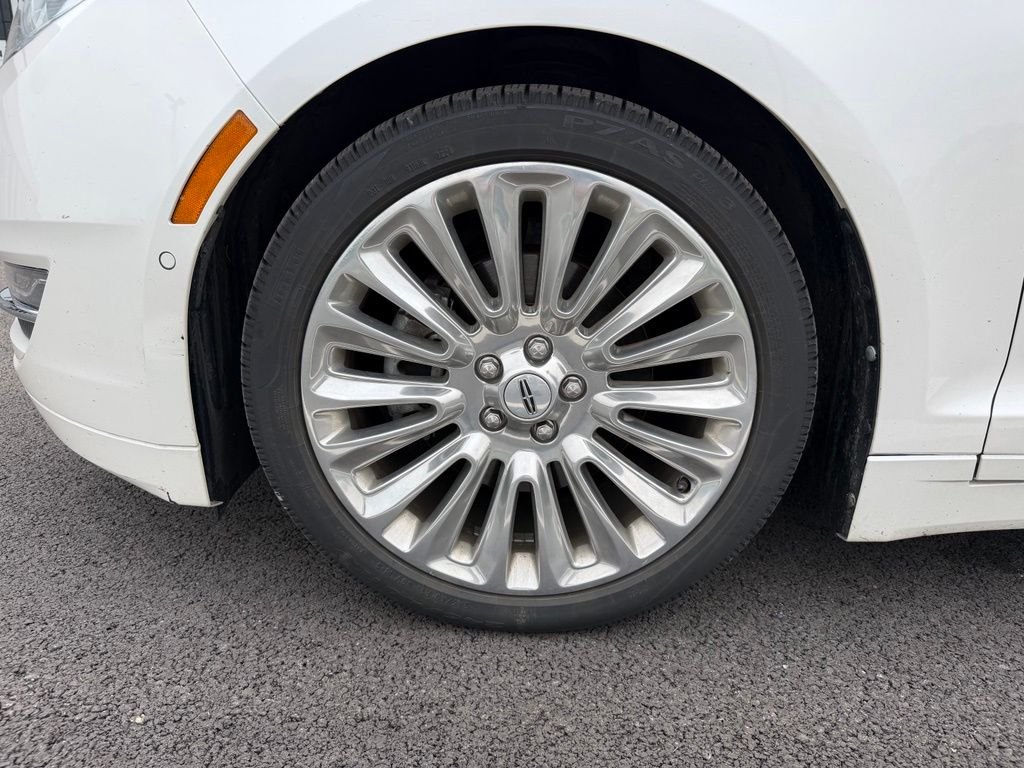 Used 2014 White Lincoln Base image 16