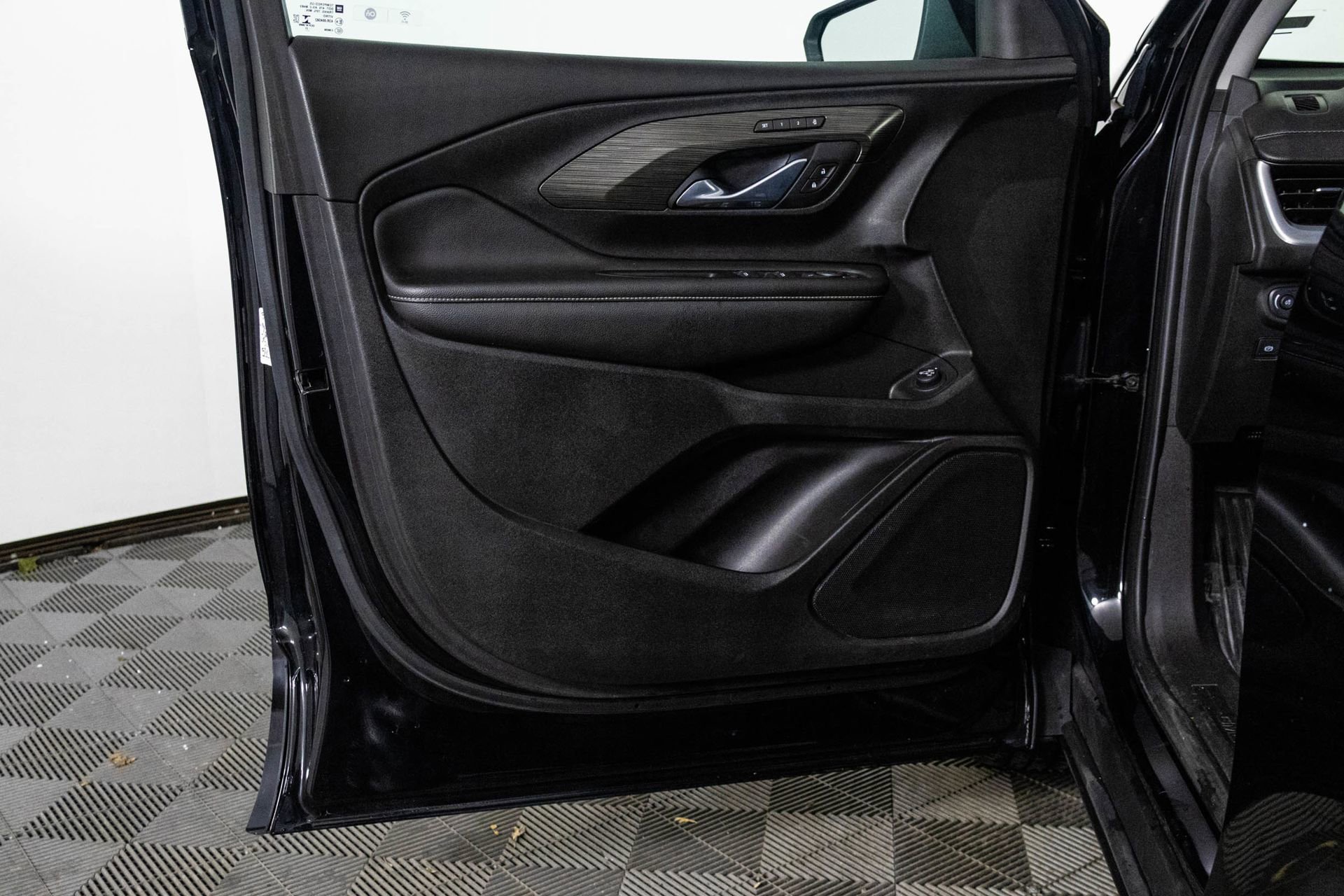 2022 GMC TERRAIN - Image 32