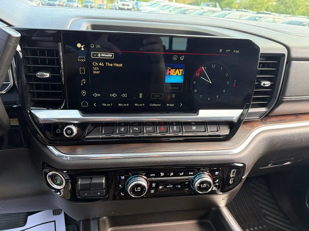 Used 2024 White GMC SLT image 15