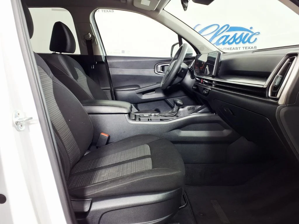 Certified Used 2025 White Kia LX image 12