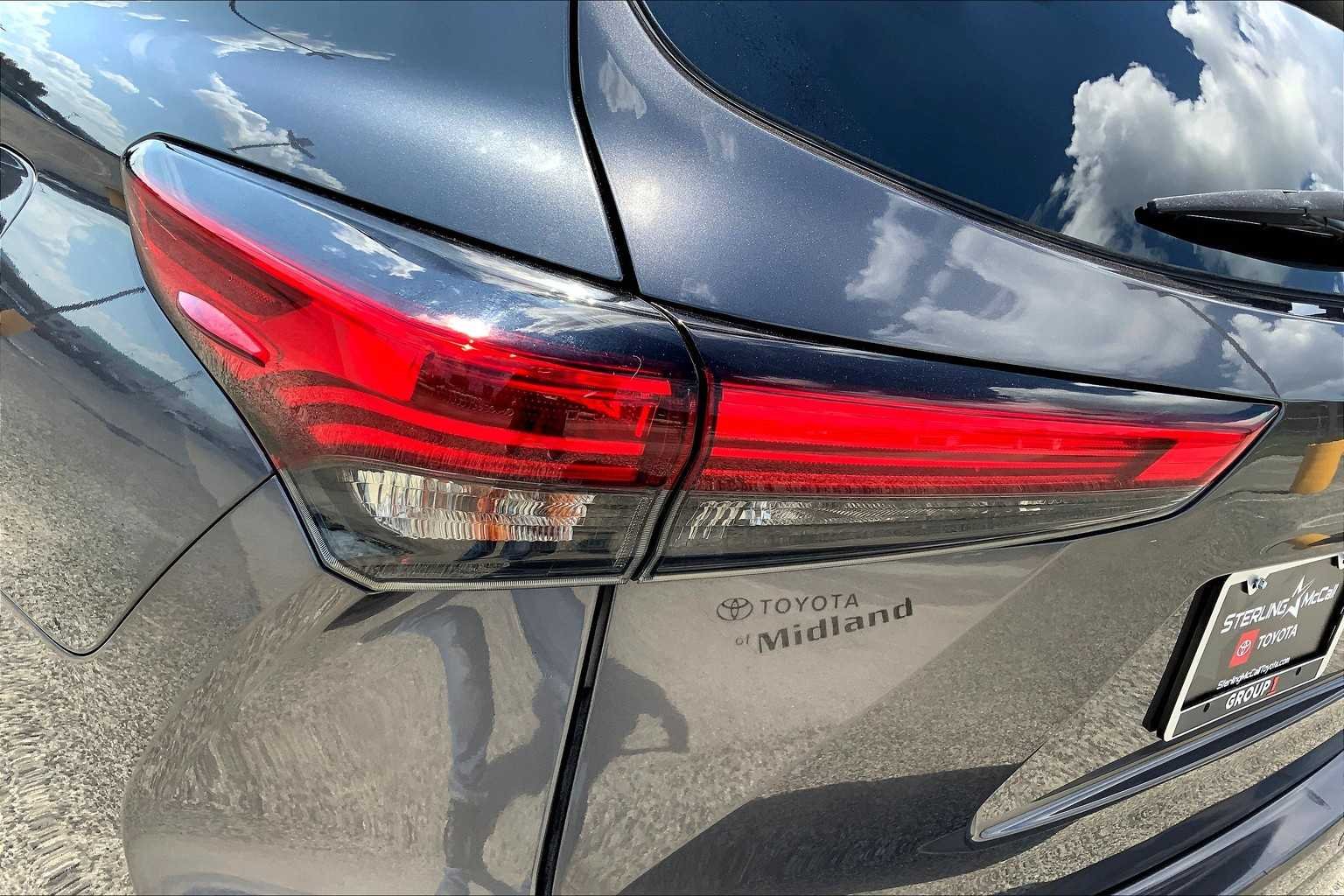 Used 2020 Magnetic Gray Metallic Toyota Limited image 28