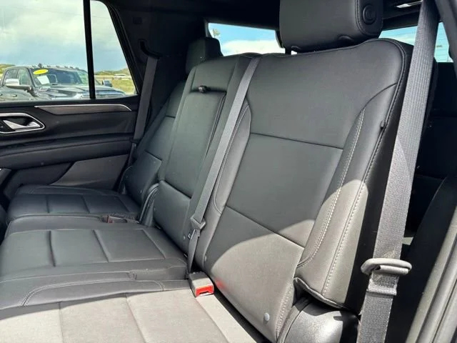 Used 2022 Black Chevrolet Z71 image 18