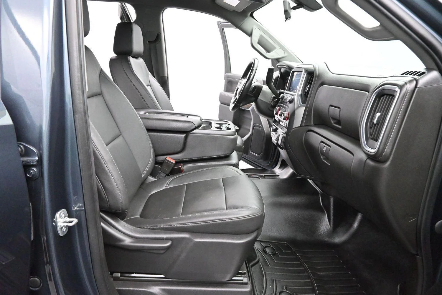 Used 2021 Shadow Gray Metallic Chevrolet LT image 30