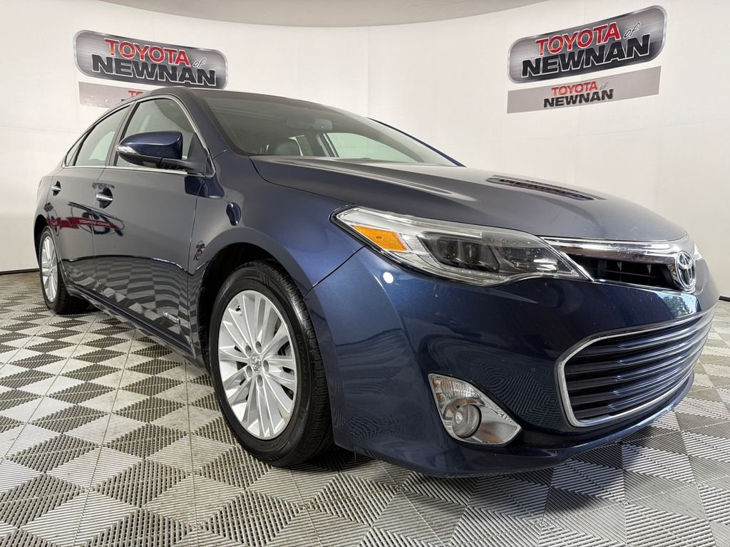 2015 Toyota Avalon Limited Hybrid's photo