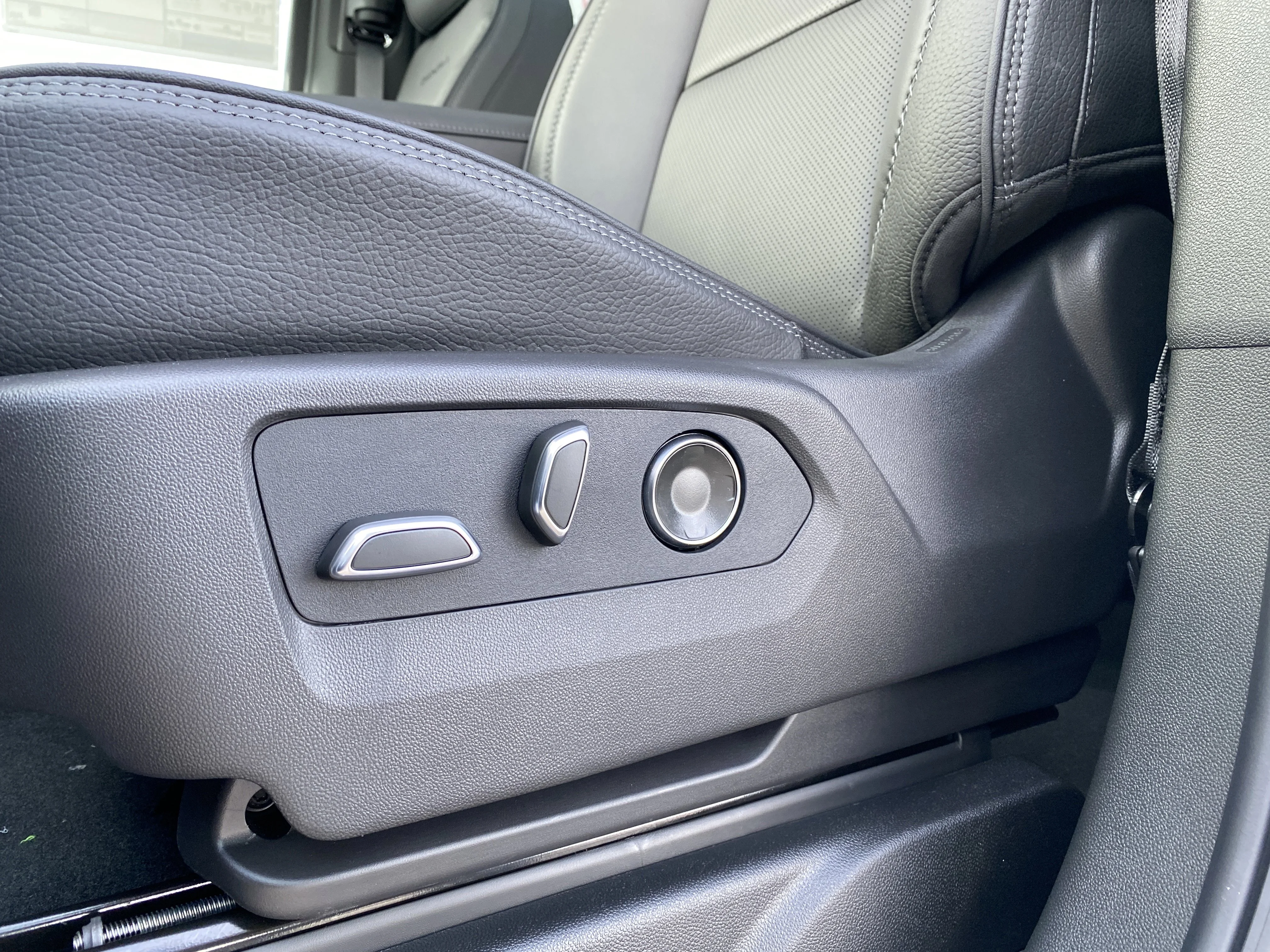 New 2026 GLACIER WHITE TRICOAT GMC Denali image 27