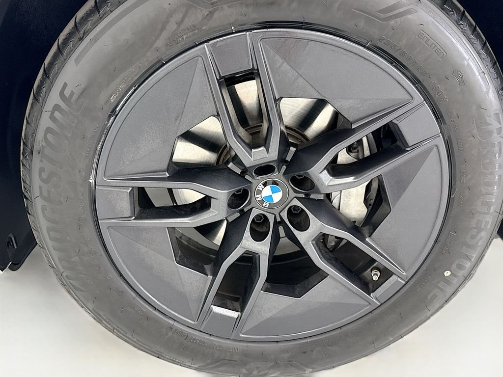 2026 BMW iX 60 - Photo 28