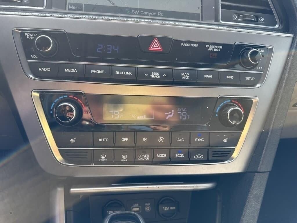 Used 2016 Black Hyundai Base image 23