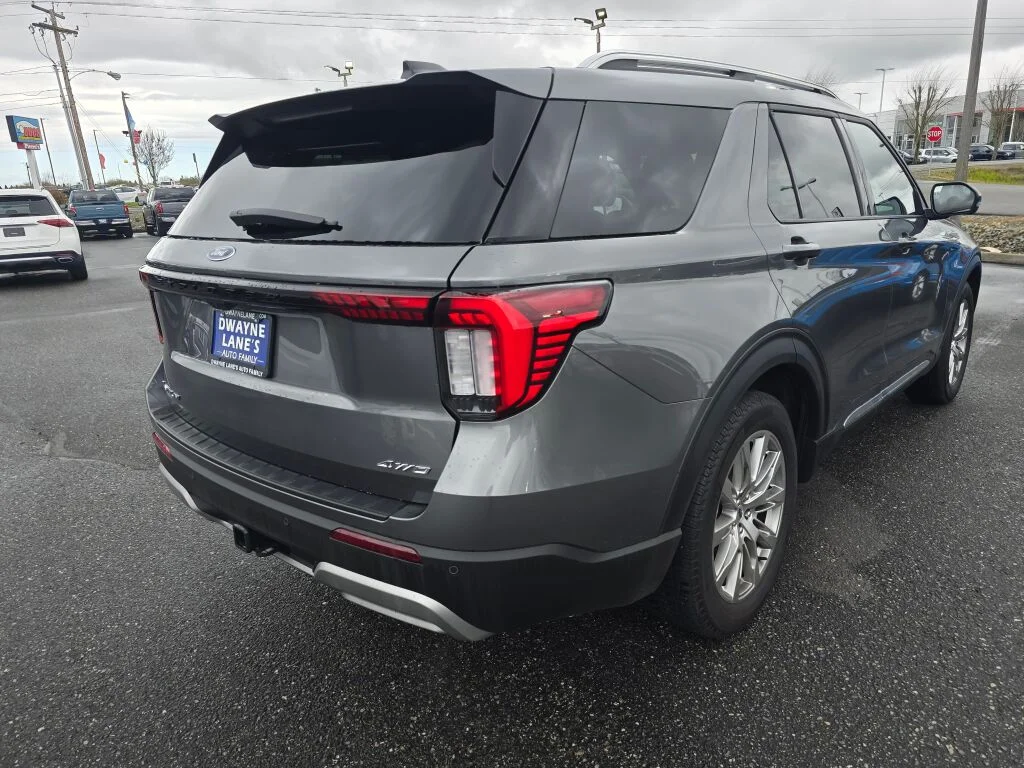Used 2025 Gray Metallic Ford Platinum image 5