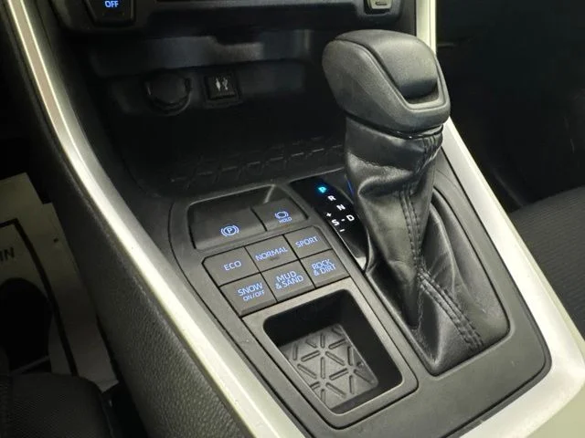 Used 2019 Super White Toyota LE image 17