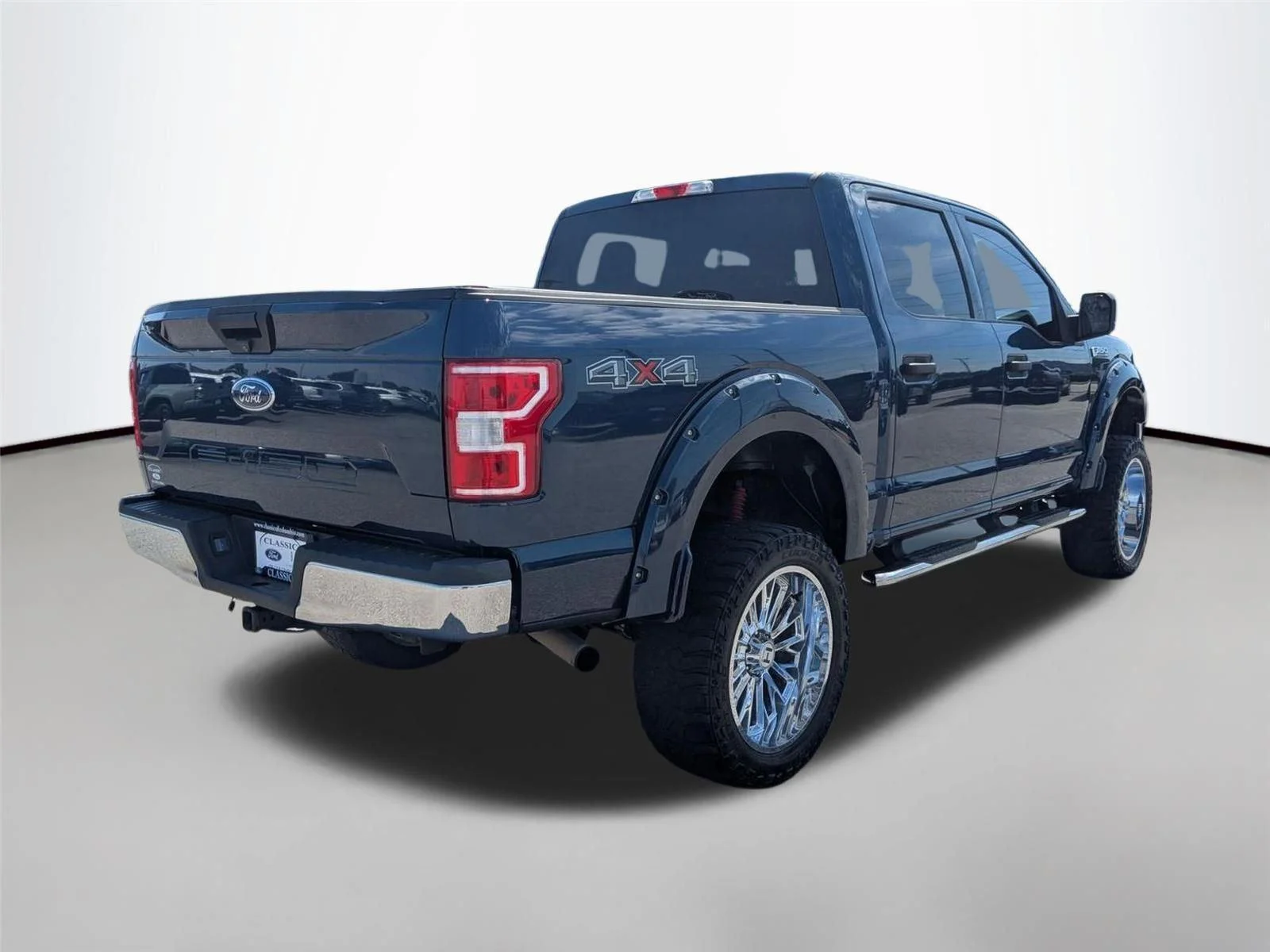 Used 2018 Blue Jeans Metallic Ford XLT image 5