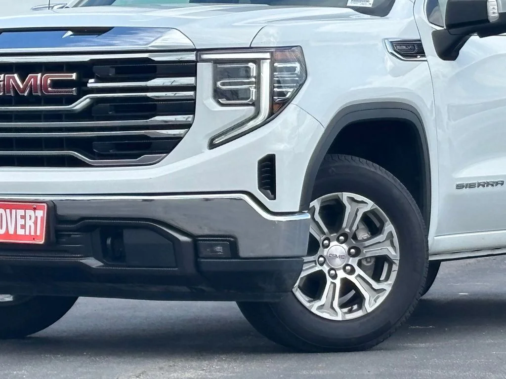 Used 2025 White GMC SLT image 2