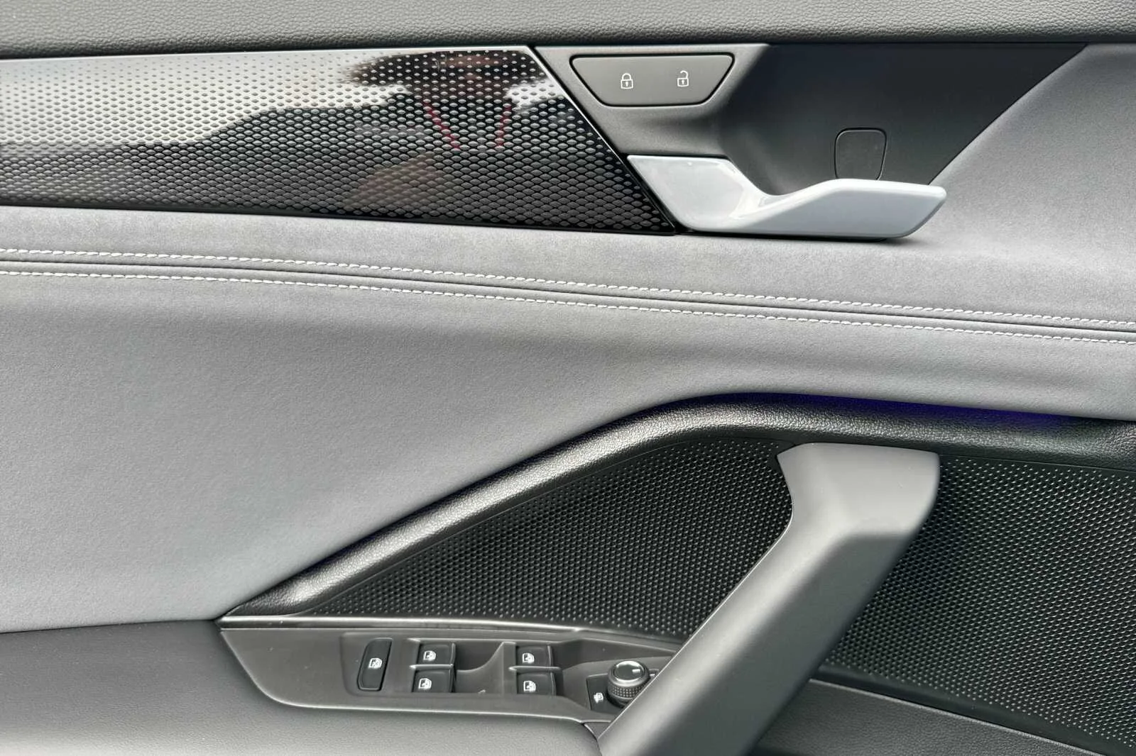 2026 Volkswagen Tiguan SE - Photo 11