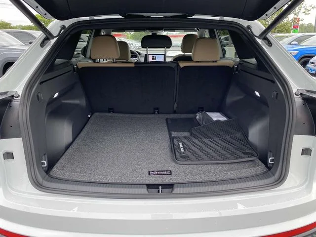 2025 Volkswagen Atlas Cross Sport SE w/Tech - Photo 9
