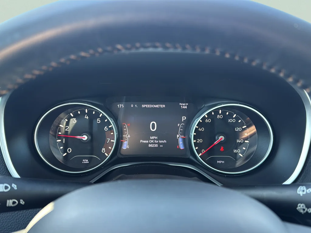Used 2018 Gray Jeep Latitude image 13