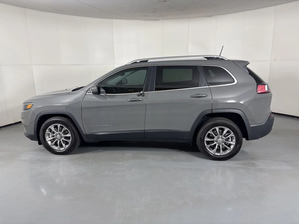 Used 2021 Gray Jeep Latitude Lux image 5