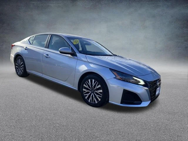Used 2023 Silver Nissan 2.5 SV image 4