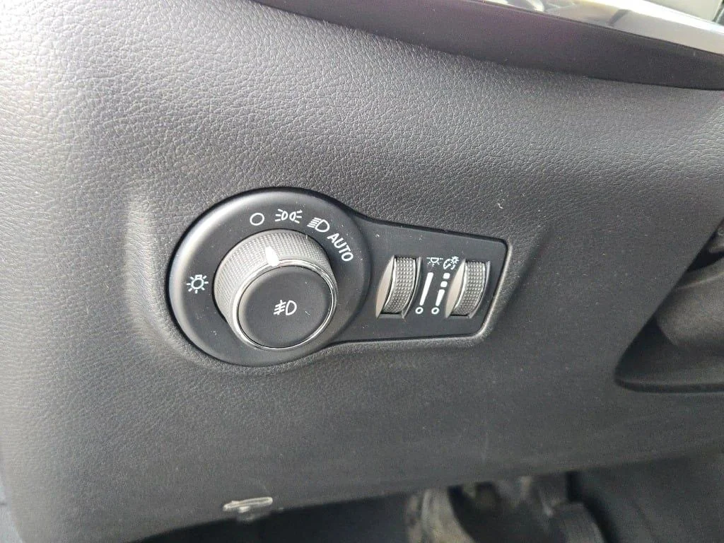 Used 2022 Black Jeep Limited image 24