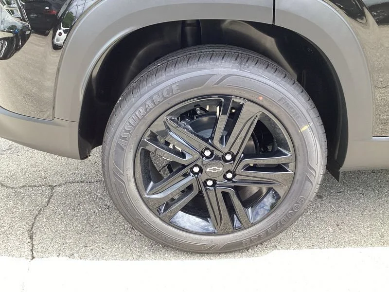 New 2026 Mosaic Black Metallic Chevrolet ACTIV image 9