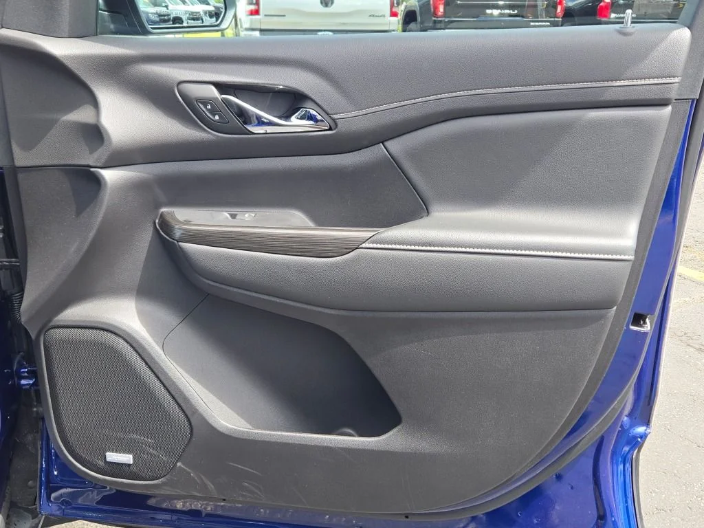 Used 2023 Blue GMC SLT image 8