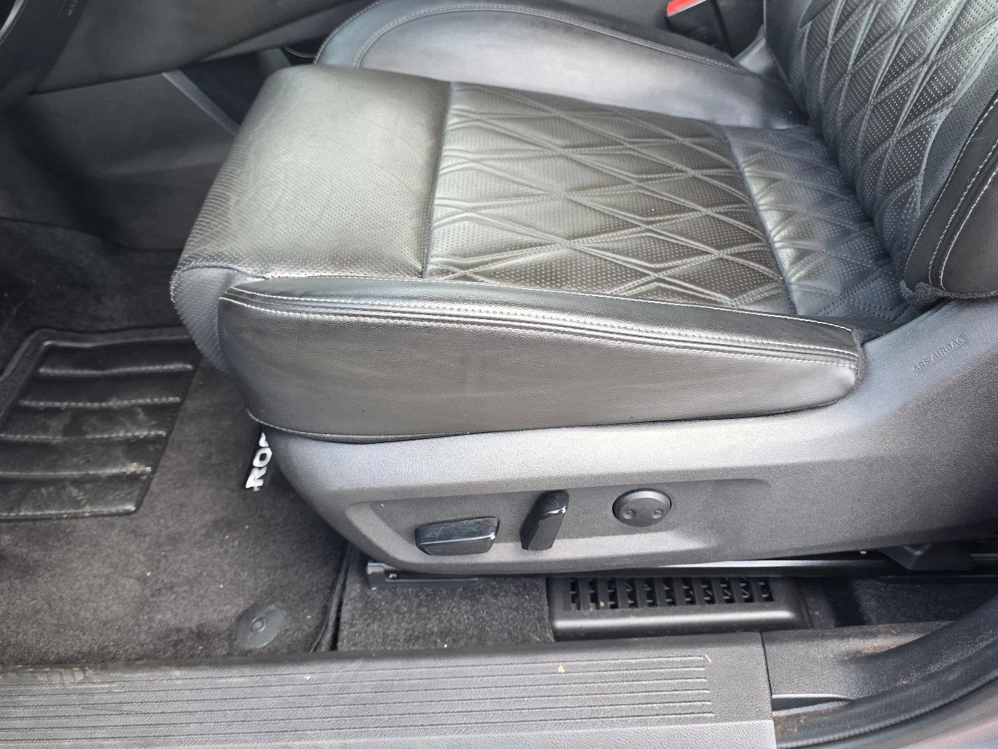 Used 2023 Gun Metallic Nissan Platinum image 24