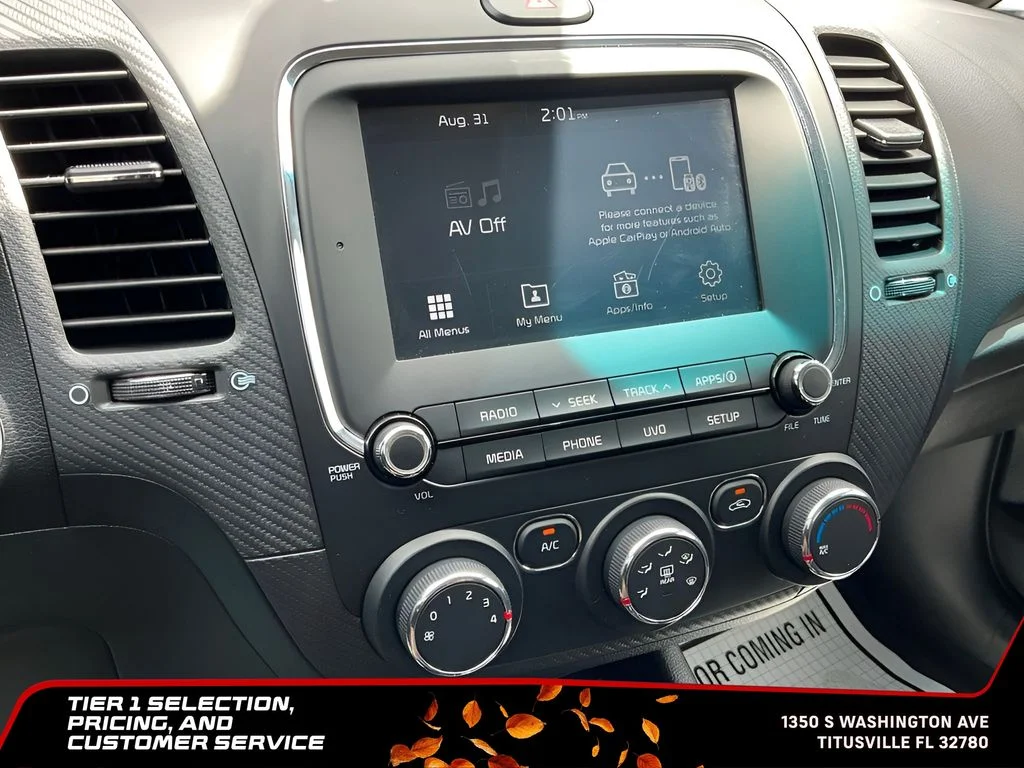 Used 2017 White Kia S image 32