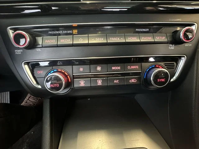 Used 2019 Black Kia S image 19