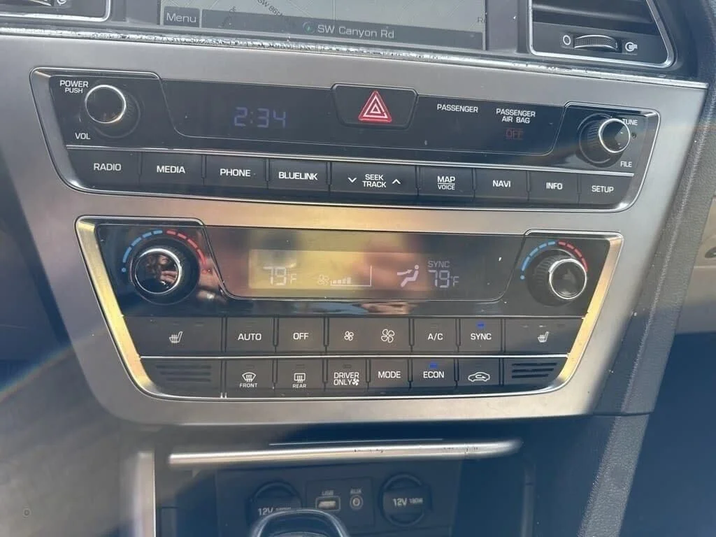 Used 2016 Black Hyundai Base image 23