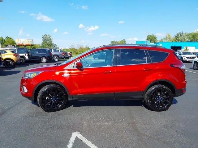 Used 2018 Red Ford SE image 3
