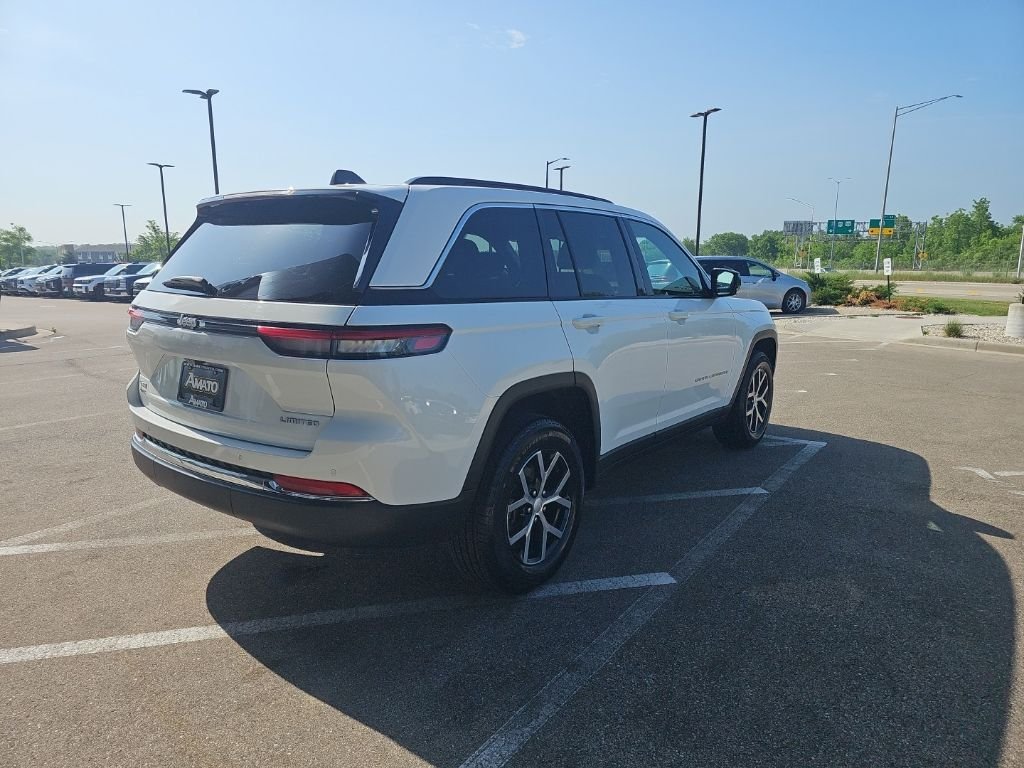 Used 2024 White/off-white Jeep Limited image 5