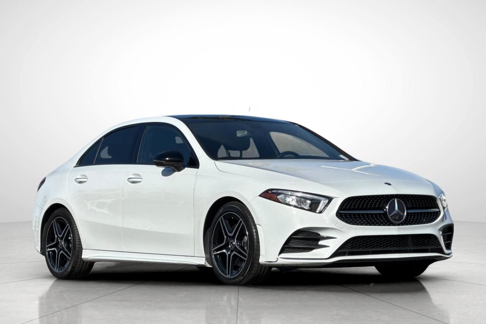 Used 2022 White Mercedes-Benz A 220 image 17