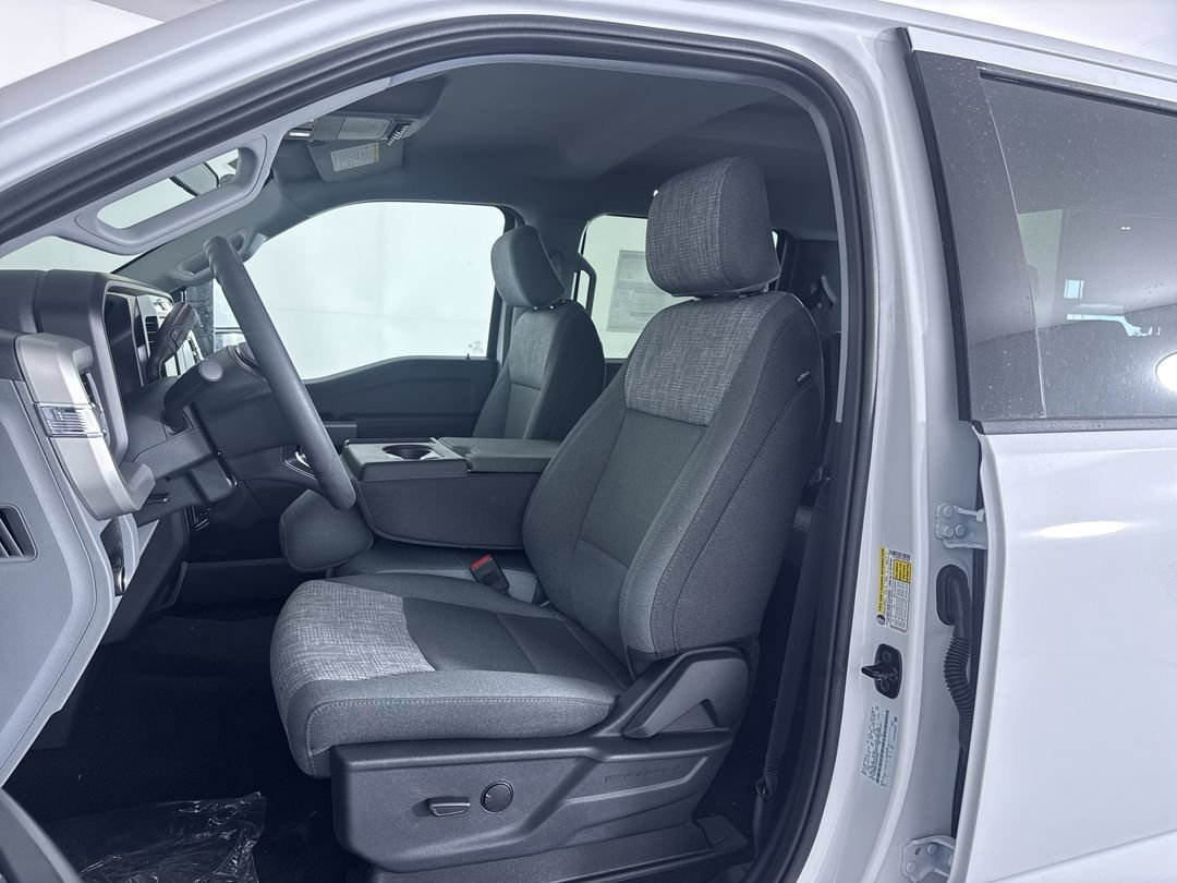 New 2026 Oxford White Ford XLT image 15