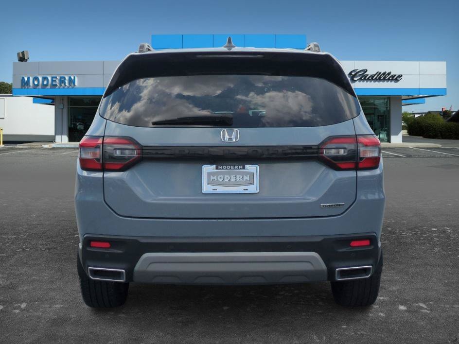 Used 2024 Modern Steel Metallic Honda Touring image 4